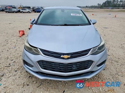 Piąte zdjęcie samochodu w środku: 2018 CHEVROLET CRUZE LT VIN:1G1BE5SM7J7108298 - miniatura