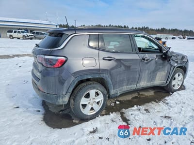 Trzecie zdjęcie samochodu z tyłu: 2022 JEEP COMPASS LATITUDE VIN:3C4NJDBB6NT134692 - miniatura
