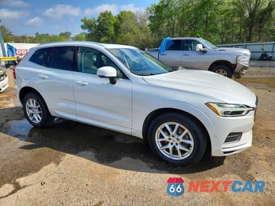 Czwarte zdjęcie samochodu z boku: 2018 VOLVO XC60 T5 MOMENTUM VIN:YV4102RK9J1024861 - miniatura