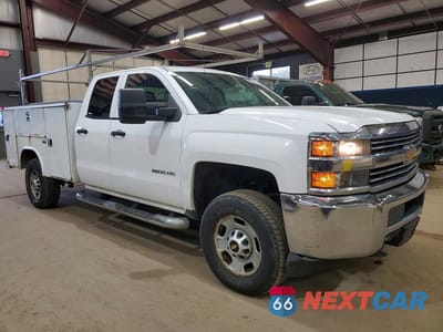 Czwarte zdjęcie samochodu z boku: 2015 CHEVROLET SILVERADO K2500 HEAVY DUTY VIN:1GB2KUEG0FZ525987 - miniatura