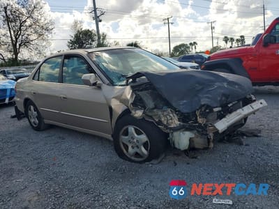 Czwarte zdjęcie samochodu z boku: 2000 HONDA ACCORD EX VIN:1HGCG1654YA082338 - miniatura