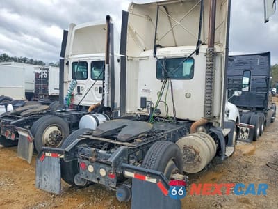 Czwarte zdjęcie samochodu z boku: 2016 KENWORTH T680 SEMI TRUCK VIN:1XKYA48X5GJ496673 - miniatura