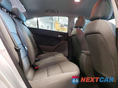 Zdjęcie 10 z 12 samochodu: 2016 KIA FORTE LX VIN:KNAFK4A63G5487218 - miniatura