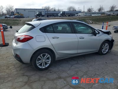 Czwarte zdjęcie samochodu z boku: 2019 CHEVROLET CRUZE LS VIN:3G1BC6SM3KS613494 - miniatura