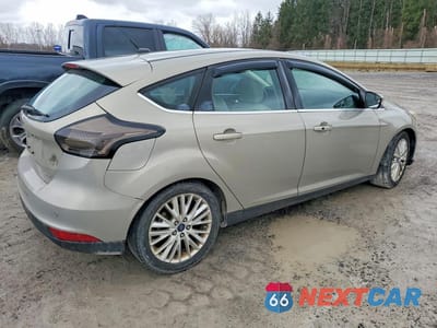 Trzecie zdjęcie samochodu z tyłu: 2016 FORD FOCUS TITANIUM VIN:1FADP3N2XGL302922 - miniatura