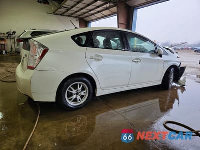 Trzecie zdjęcie samochodu z tyłu: 2011 TOYOTA PRIUS THREE VIN:JTDKN3DU8B5335697 - miniatura