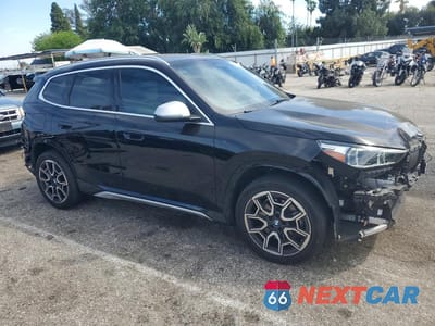 Czwarte zdjęcie samochodu z boku: 2023 BMW X1 XDRIVE28I VIN:WBX73EF01P5X93089 - miniatura