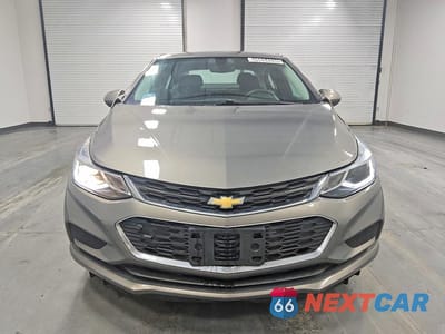 Piąte zdjęcie samochodu w środku: 2017 CHEVROLET CRUZE LT VIN:1G1BE5SM9H7130135 - miniatura