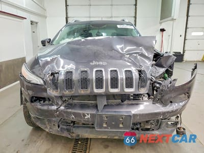 Piąte zdjęcie samochodu w środku: 2017 JEEP CHEROKEE LATITUDE VIN:1C4PJMCS7HW565595 - miniatura
