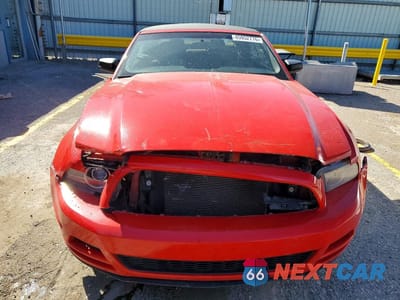 Piąte zdjęcie samochodu w środku: 2014 FORD MUSTANG VIN:1ZVBP8EM8E5205975 - miniatura