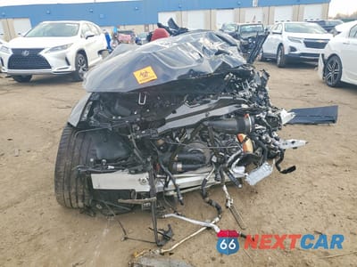 Piąte zdjęcie samochodu w środku: 2025 BMW M4 COMPETITION VIN:WBS33HK05SCT34082 - miniatura