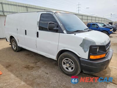 Czwarte zdjęcie samochodu z boku: 2004 CHEVROLET EXPRESS G1500 VIN:1GCFG15X641104607 - miniatura