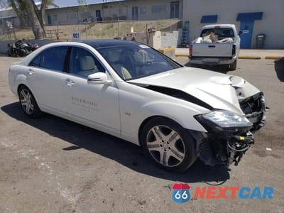Czwarte zdjęcie samochodu z boku: 2010 MERCEDES-BENZ S 600 VIN:WDDNG7GB8AA323635 - miniatura
