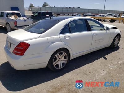 Trzecie zdjęcie samochodu z tyłu: 2010 MERCEDES-BENZ S 600 VIN:WDDNG7GB8AA323635 - miniatura