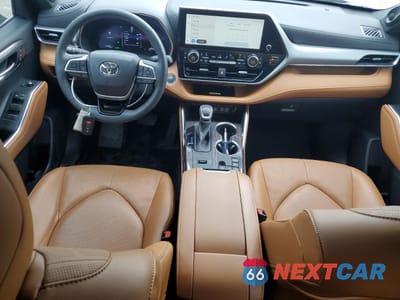 Zdjęcie 8 z 13 samochodu: 2023 TOYOTA HIGHLANDER HYBRID PLATINUM VIN:5TDFARAH1PS523955 - miniatura