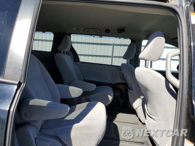 Zdjęcie 11 z 13 samochodu: 2018 TOYOTA SIENNA LE VIN:5TDJZ3DC1JS201260 - miniatura