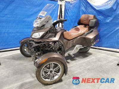 Trzecie zdjęcie samochodu z tyłu: 2012 CAN-AM SPYDER ROADSTER RT-LTD VIN:2BXJBRC19CV000927 - miniatura