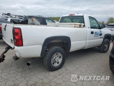 Trzecie zdjęcie samochodu z tyłu: 2003 CHEVROLET SILVERADO C2500 HEAVY DUTY VIN:1GCHC24U43E318732 - miniatura