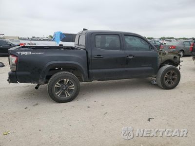 Trzecie zdjęcie samochodu z tyłu: 2017 TOYOTA TACOMA DOUBLE CAB VIN:5TFAZ5CN6HX026362 - miniatura