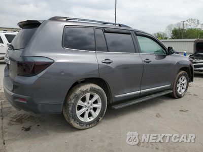 Trzecie zdjęcie samochodu z tyłu: 2013 TOYOTA HIGHLANDER BASE VIN:5TDBK3EH4DS250198 - miniatura