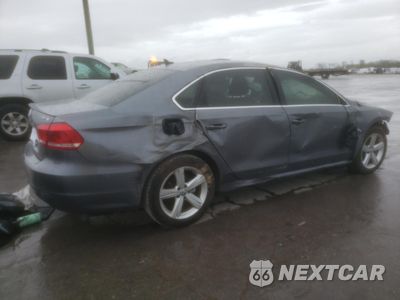 Trzecie zdjęcie samochodu z tyłu: 2013 VOLKSWAGEN PASSAT SE VIN:1VWBN7A37DC003121 - miniatura