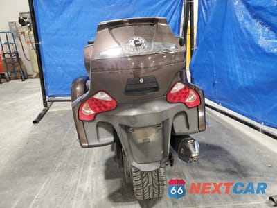 Czwarte zdjęcie samochodu z boku: 2012 CAN-AM SPYDER ROADSTER RT-LTD VIN:2BXJBRC19CV000927 - miniatura