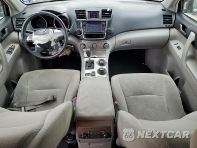 Zdjęcie 8 z 12 samochodu: 2013 TOYOTA HIGHLANDER BASE VIN:5TDBK3EH4DS250198 - miniatura
