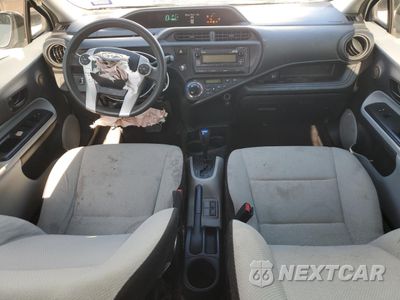 Zdjęcie 8 z 13 samochodu: 2013 TOYOTA PRIUS C VIN:JTDKDTB36D1532536 - miniatura