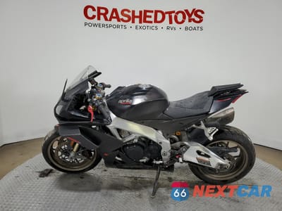 Trzecie zdjęcie samochodu z tyłu: 2019 APRILIA RSV4 1100 VIN:ZD4KEUA00KS000186 - miniatura