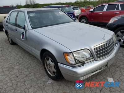 Czwarte zdjęcie samochodu z boku: 1999 MERCEDES-BENZ S 320 VIN:WDBGA33G0XA416848 - miniatura