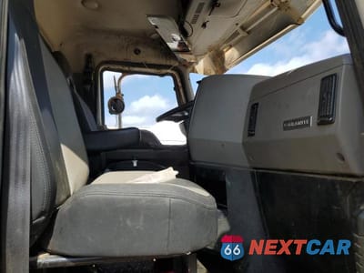 Piąte zdjęcie samochodu w środku: 2021 MACK GRANITE VIN:1M2GR4GC8MM020549 - miniatura