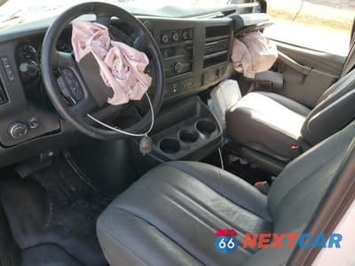 Zdjęcie 8 z 14 samochodu: 2023 GMC SAVANA G2500 VIN:1GTW7AFP9P1172662 - miniatura