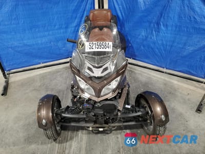Piąte zdjęcie samochodu w środku: 2012 CAN-AM SPYDER ROADSTER RT-LTD VIN:2BXJBRC19CV000927 - miniatura
