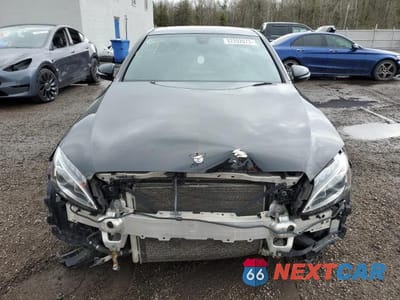 Piąte zdjęcie samochodu w środku: 2018 MERCEDES-BENZ C 300 4MATIC VIN:55SWF4KB4JU257811 - miniatura