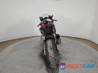 Czwarte zdjęcie samochodu z boku: 2019 APRILIA RSV4 1100 VIN:ZD4KEUA00KS000186 - miniatura