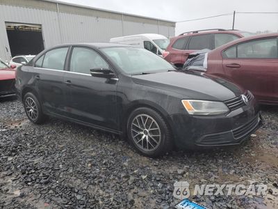 Czwarte zdjęcie samochodu z boku: 2013 VOLKSWAGEN JETTA SE VIN:3VWDP7AJ1DM427541 - miniatura