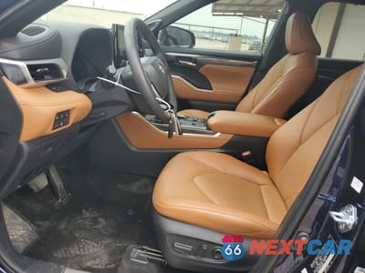 Zdjęcie 7 z 13 samochodu: 2023 TOYOTA HIGHLANDER HYBRID PLATINUM VIN:5TDFARAH1PS523955 - miniatura