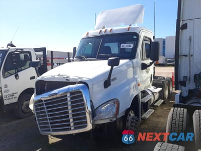 Drugie zdjęcie samochodu z przodu: 2015 FREIGHTLINER CASCADIA 125 VIN:3AKJGEBG5FSGB6402 - miniatura