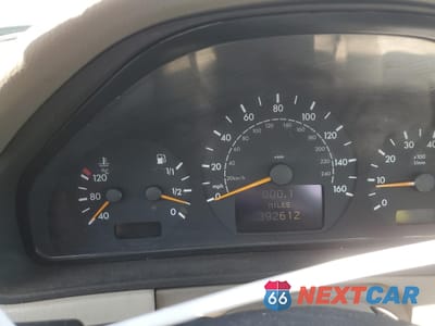 Zdjęcie 9 z 14 samochodu: 2000 MERCEDES-BENZ E 320 VIN:WDBJF65J1YB151080 - miniatura