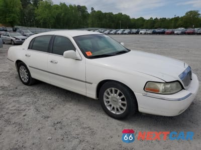 Czwarte zdjęcie samochodu z boku: 2006 LINCOLN TOWN CAR SIGNATURE VIN:1LNHM81W36Y605340 - miniatura