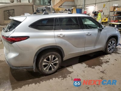 Trzecie zdjęcie samochodu z tyłu: 2021 TOYOTA HIGHLANDER XLE VIN:5TDGZRBH3MS069554 - miniatura