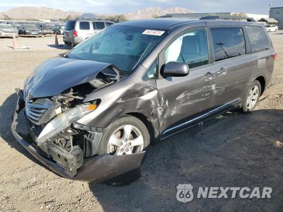 2017 TOYOTA SIENNA LE 5TDKZ3DC1HS820732 - główne zdjęcie licytacji z USA - miniatura