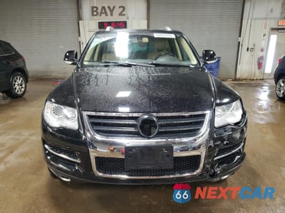 Piąte zdjęcie samochodu w środku: 2010 VOLKSWAGEN TOUAREG V6 VIN:WVGBF7A97AD001679 - miniatura