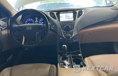 Zdjęcie 9 z 10 samochodu: 2013 HYUNDAI AZERA VIN:KMHFG4JG4DA283684 - miniatura