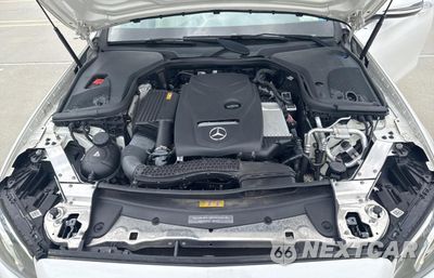 Zdjęcie 7 z 11 samochodu: 2017 MERCEDES-BENZ E 300 4MATIC VIN:WDDZF4KB8HA164345 - miniatura