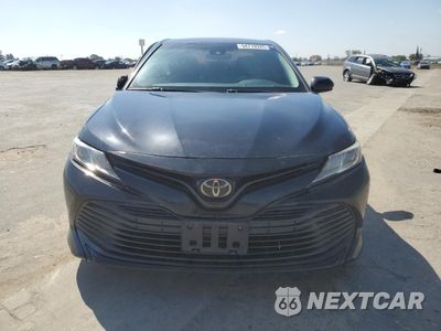 Piąte zdjęcie samochodu w środku: 2020 TOYOTA CAMRY LE VIN:4T1C11AK3LU331065 - miniatura