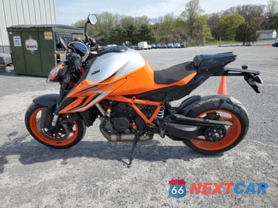 Trzecie zdjęcie samochodu z tyłu: 2022 KTM 1290 SUPER DUKE R VIN:VBKV39408NM955686 - miniatura
