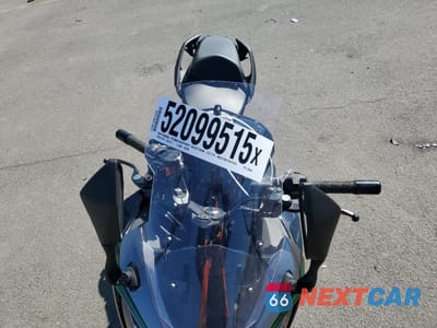 Piąte zdjęcie samochodu w środku: 2020 KAWASAKI ZX1002 K VIN:JKBZXVK16LA002300 - miniatura