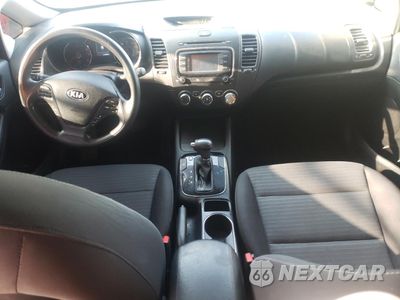 Zdjęcie 8 z 14 samochodu: 2017 KIA FORTE LX VIN:3KPFL4A78HE145410 - miniatura