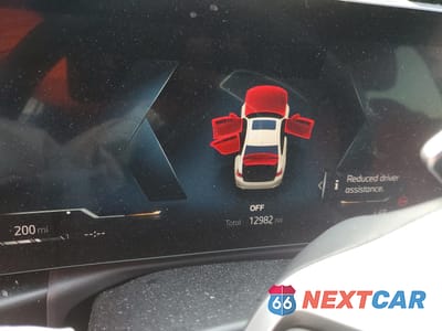 Zdjęcie 9 z 14 samochodu: 2025 BMW 330I VIN:3MW69CW0XS8F12525 - miniatura